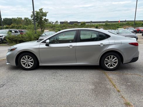 Used 2025 Toyota Camry LE FWD image 3
