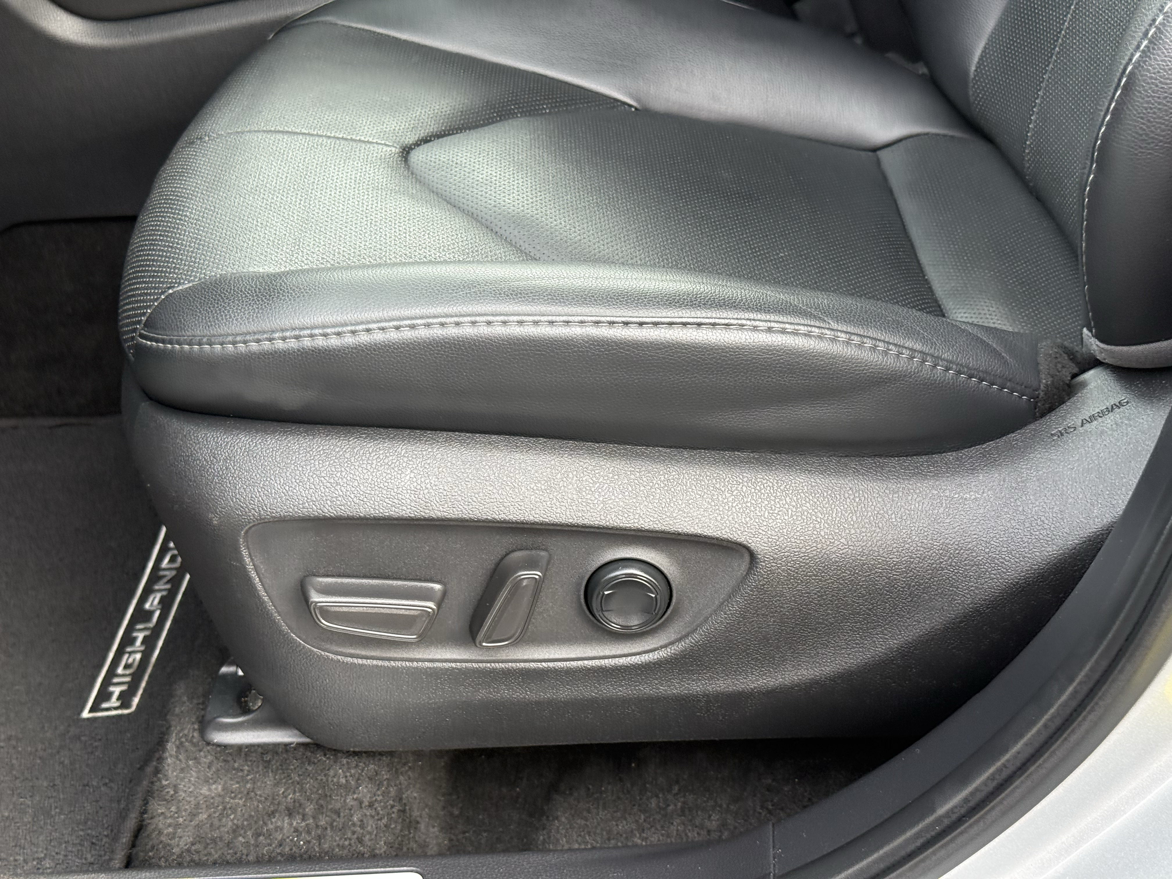 Used 2024 Toyota Highlander Limited AWD/4WD image 19