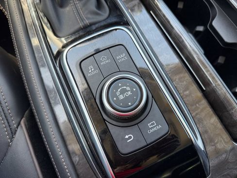 Used 2024 Nissan Armada Platinum w/ Captain's Chairs Package RWD image 23