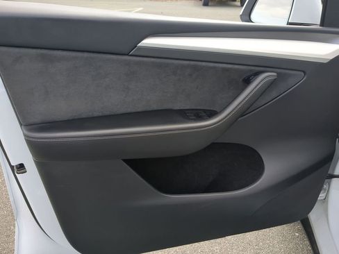 Used 2023 Tesla Model Y Performance AWD/4WD image 19