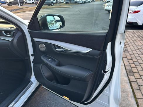 Used 2023 INFINITI QX50 Sensory w/ Accent Package image 12