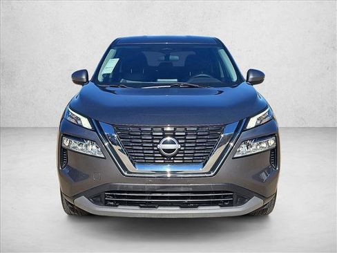 Used 2022 Nissan Rogue SV image 2