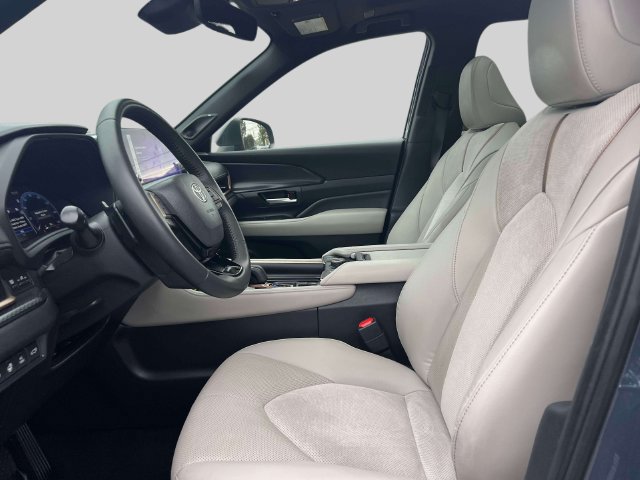 Certified 2025 Toyota Grand Highlander AWD Hybrid image 21