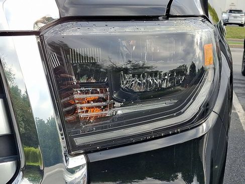 Used 2019 Toyota Tundra Limited w/ Limited Premium Package AWD/4WD image 8