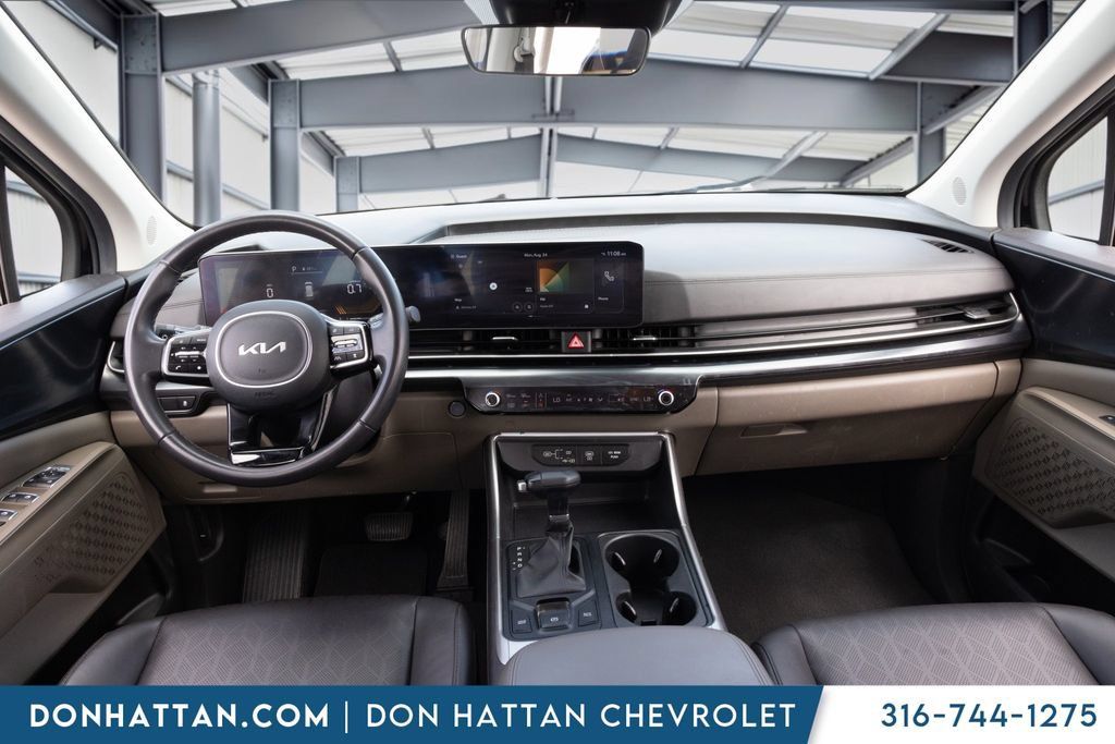 Used 2025 Kia Carnival FWD image 5