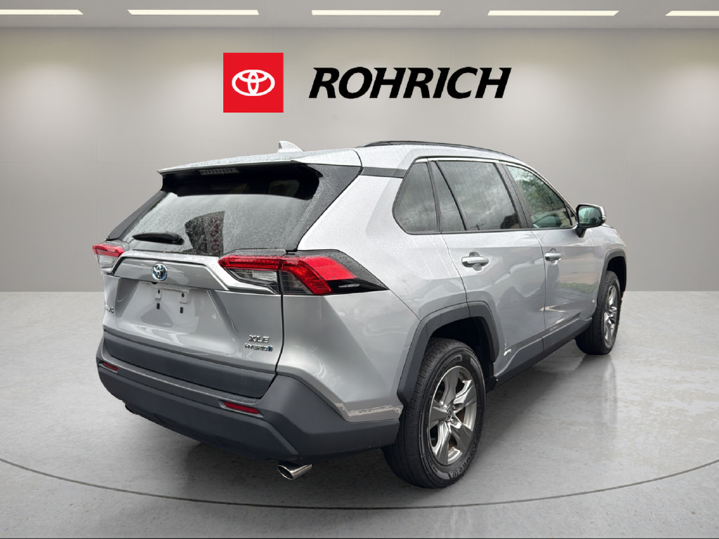 Used 2022 Toyota RAV4 XLE w/ Convenience Package AWD/4WD image 5