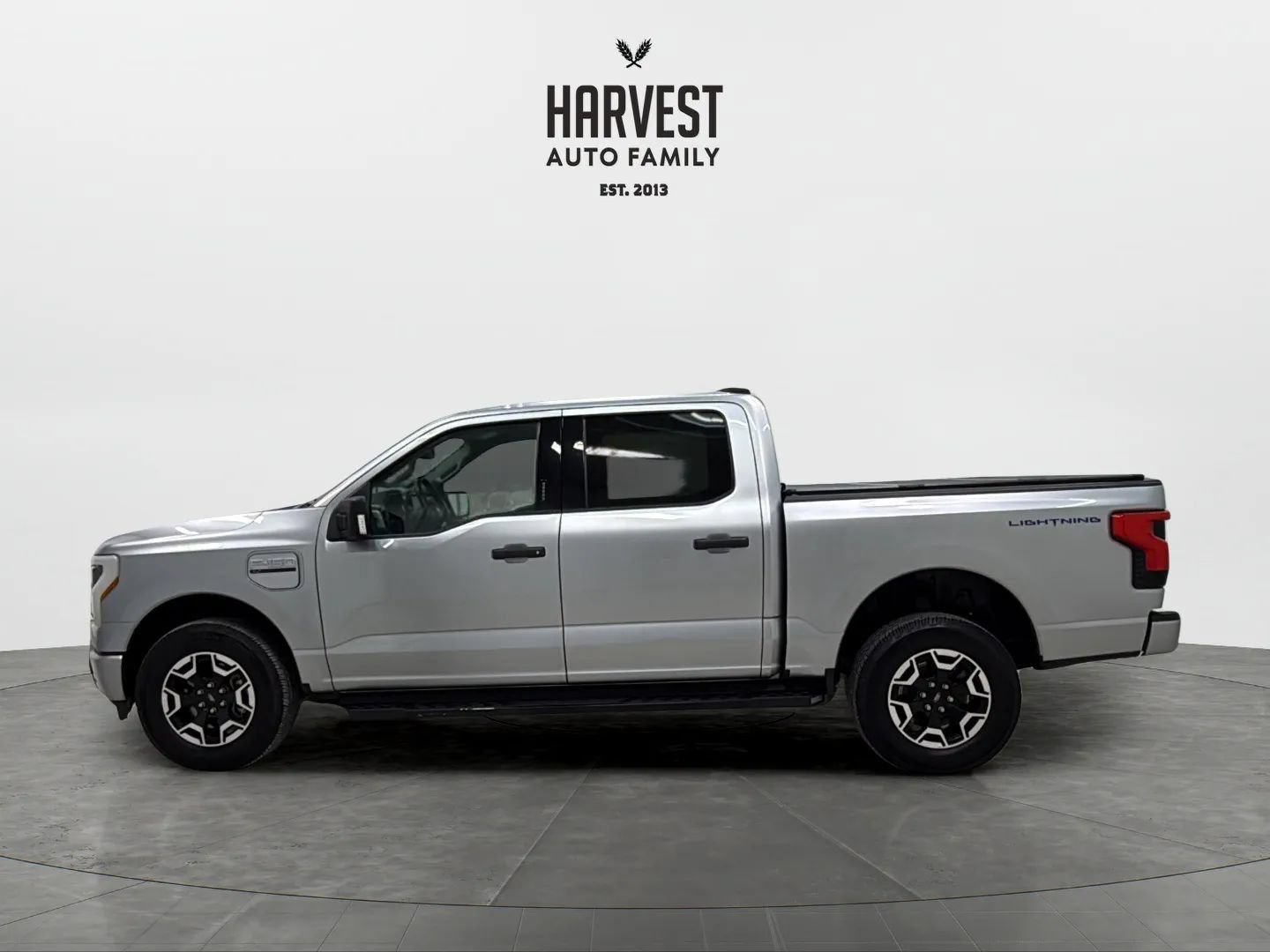 Used 2022 Ford F150 Lightning XLT AWD/4WD image 2