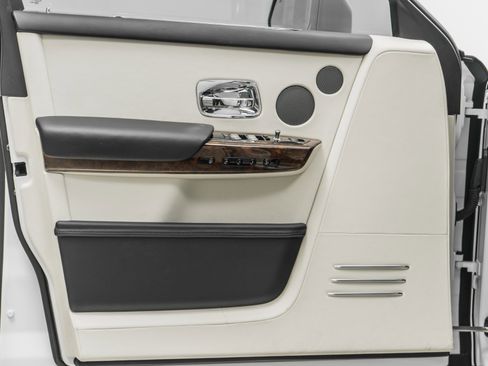 Used 2023 Rolls-Royce Phantom Sedan image 42