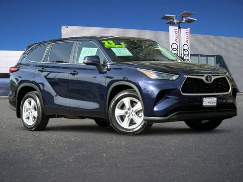 Used 2023 Toyota Highlander L image 2