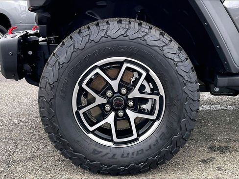 New 2025 Jeep Wrangler Unlimited Rubicon w/ Steel Bumper Group image 12