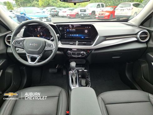 Used 2025 Chevrolet Trax ACTIV w/ Driver Confidence Package FWD image 9