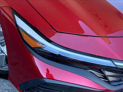 Used 2025 Hyundai Elantra SE image 27