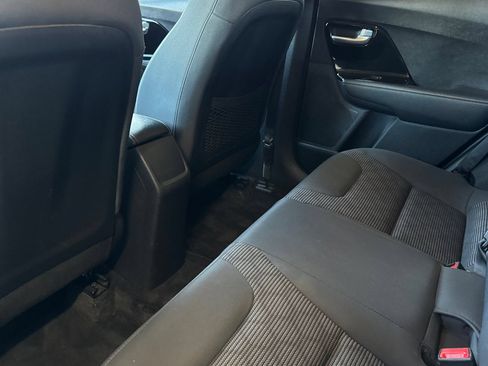 Used 2020 Kia Niro LXS FWD image 12