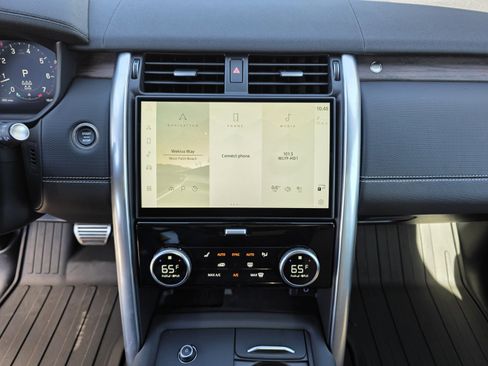 New 2026 Land Rover Discovery Dynamic SE image 17