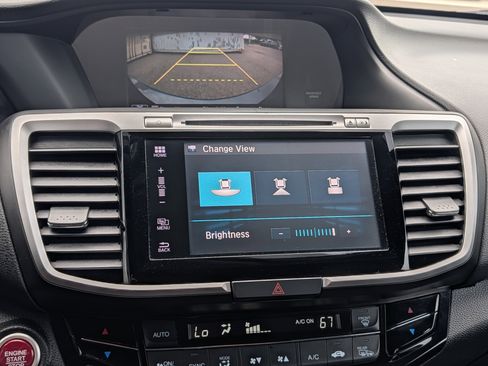 Used 2017 Honda Accord EX image 30