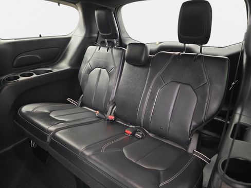 Used 2019 Chrysler Pacifica Touring-L w/ Advanced Safetytec Group FWD image 34
