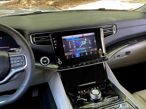 Used 2024 Jeep Wagoneer 4WD w/ Premium Group I image 6