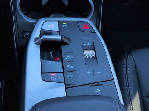 Used 2025 BMW X1 xDrive28i w/ Technology Package image 25