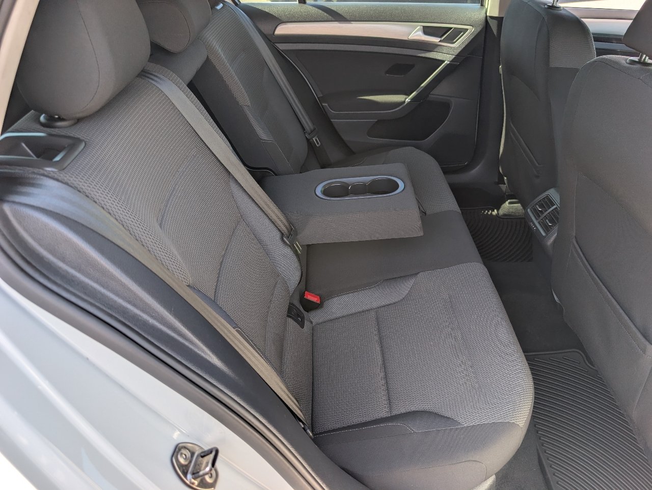 Used 2016 Volkswagen Golf S FWD image 5