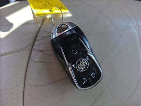 Used 2018 Buick Enclave Essence w/ LPO, Hit The Road Package FWD image 9