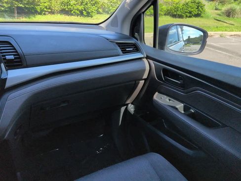 Used 2018 Honda Odyssey EX image 17