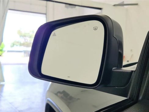 Used 2019 Jeep Grand Cherokee Laredo AWD/4WD image 29