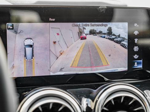 Used 2022 Mercedes-Benz GLB 250 w/ Premium Package Lite image 25