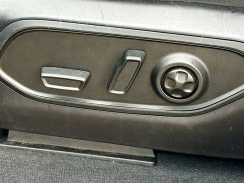 Used 2024 Jeep Grand Cherokee L Limited w/ Luxury Tech Group II image 25