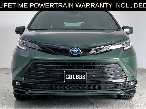 Used 2025 Toyota Sienna XLE Woodland Edition AWD/4WD image 4