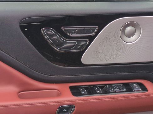 Used 2025 Lincoln Aviator Reserve w/ Equipment Group 201A image 32