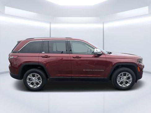 Certified 2022 Jeep Grand Cherokee Limited AWD/4WD image 2