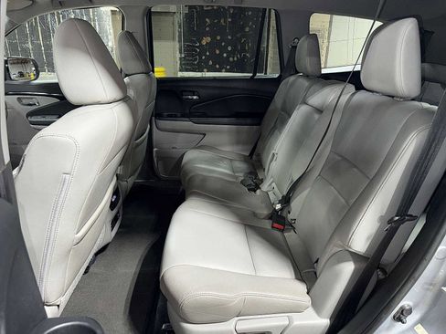 Used 2016 Honda Pilot Touring image 16