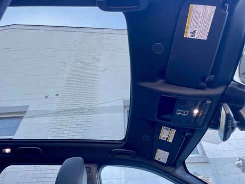 Certified 2024 Land Rover Discovery Sport Dynamic SE image 17