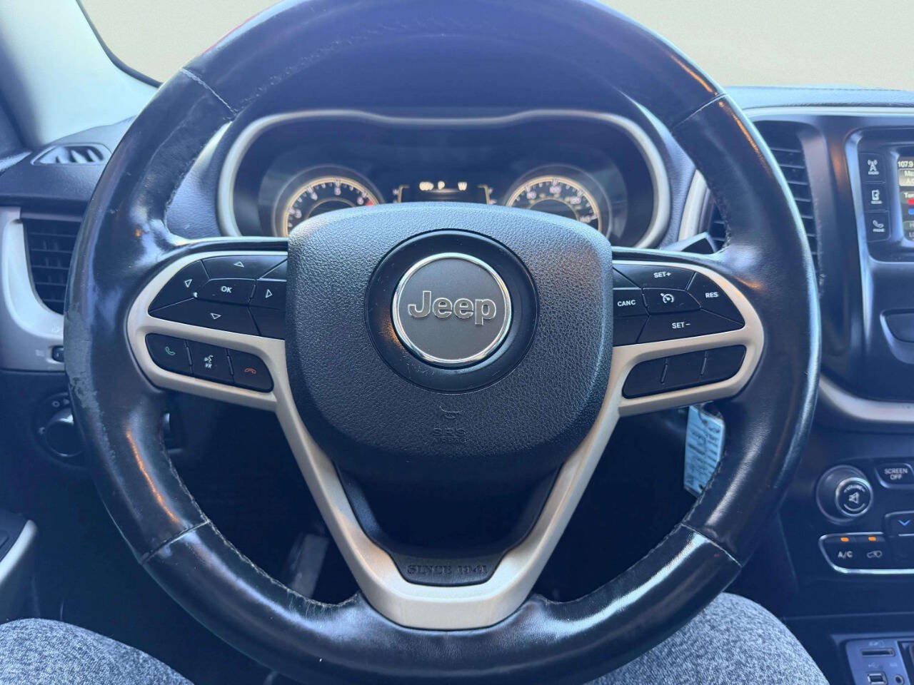 Used 2017 Jeep Cherokee Sport w/ Cold Weather Group FWD image 27