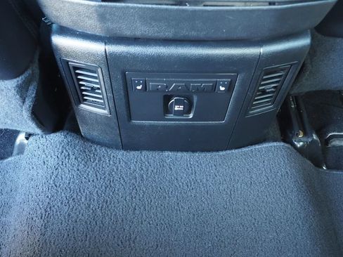 Used 2016 RAM 2500 Laramie AWD/4WD image 18