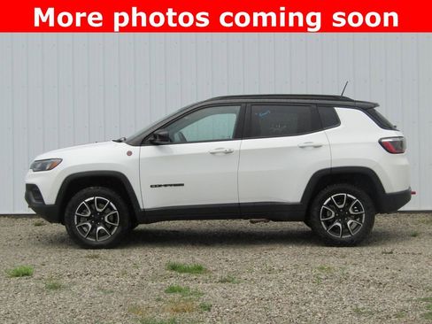 Used 2024 Jeep Compass Trailhawk AWD/4WD image 6