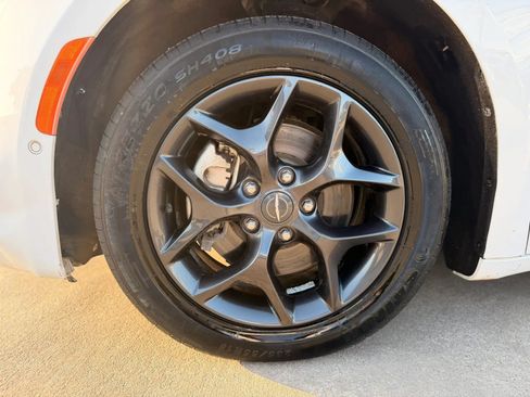 Used 2019 Chrysler Pacifica Touring-L Plus w/ Advanced Safetytec Group FWD image 20