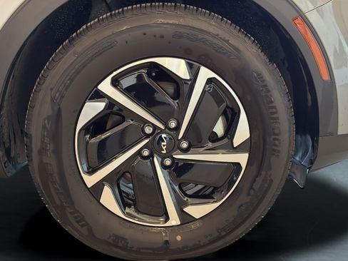 Certified 2025 Kia Sportage LX FWD image 40