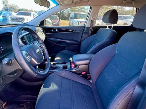 Used 2020 Kia Sorento LX w/ LX I4 Convenience Package image 4