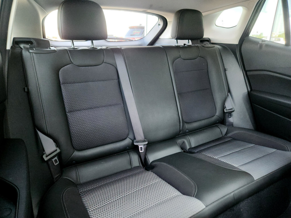 Used 2024 Chevrolet Trax LT w/ Sunroof Package FWD image 37