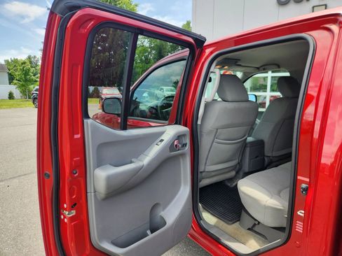 Used 2018 Nissan Frontier SV w/ Value Truck Package AWD/4WD image 35