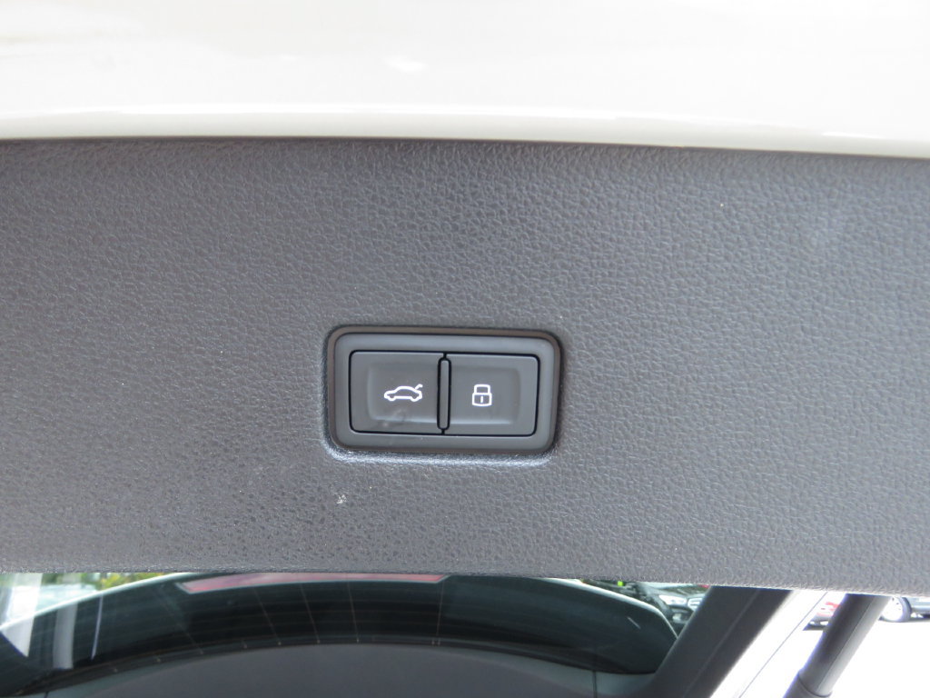 Used 2021 Audi Q8 Premium Plus w/ Premium Plus Package AWD/4WD image 18