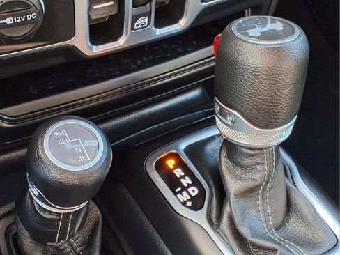 Used 2024 Jeep Wrangler Unlimited Sport AWD/4WD image 17