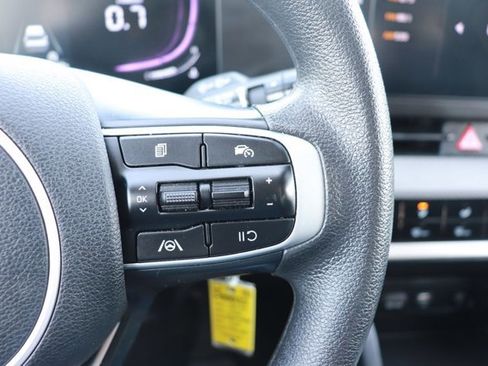 Used 2025 Kia Sportage LX image 18
