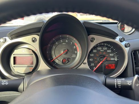 Used 2016 Nissan 370Z Touring image 17