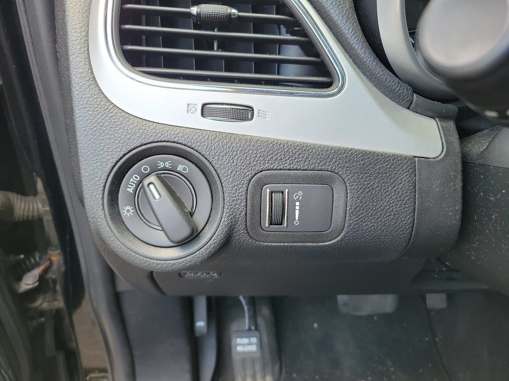 Used 2017 Dodge Journey SE w/ Comfort/Convenience Group AWD/4WD image 19