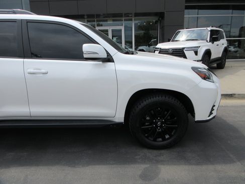Used 2023 Lexus GX 460 w/ Black Line Special Edition AWD/4WD image 11