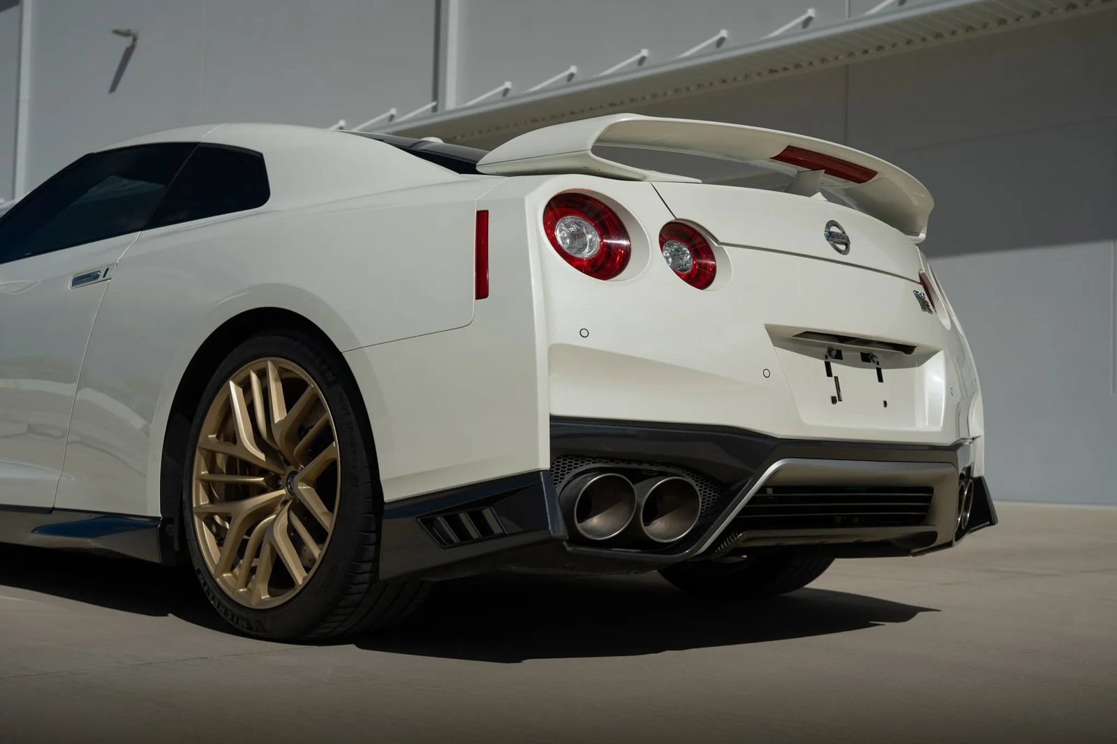 Used 2017 Nissan GT-R Premium w/ Premium Interior Package AWD/4WD image 61