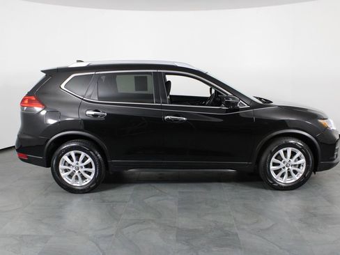 Used 2017 Nissan Rogue SV w/ SV Premium Package image 14