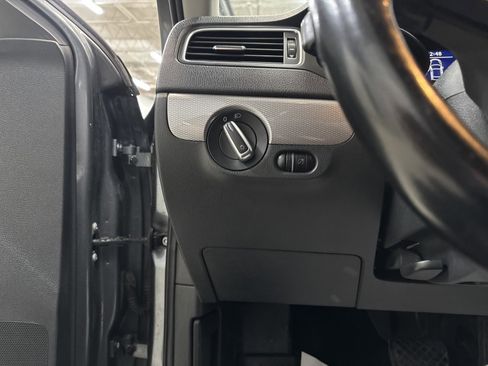 Used 2017 Volkswagen Jetta SE image 16